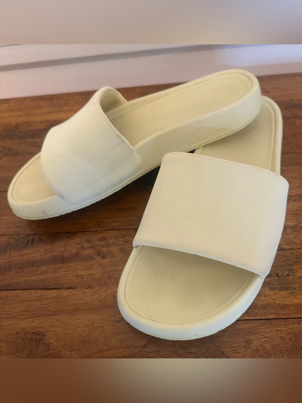 Lululemon Restfeel slides size 8 color pale yellow